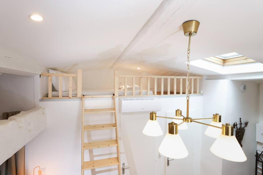 Le Palais D'Alienor - Parking Gratuit Apartment Каркасон Екстериор снимка