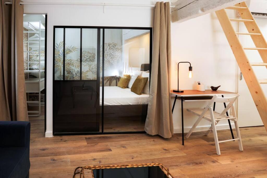 Le Palais D'Alienor - Parking Gratuit Apartment Каркасон Екстериор снимка