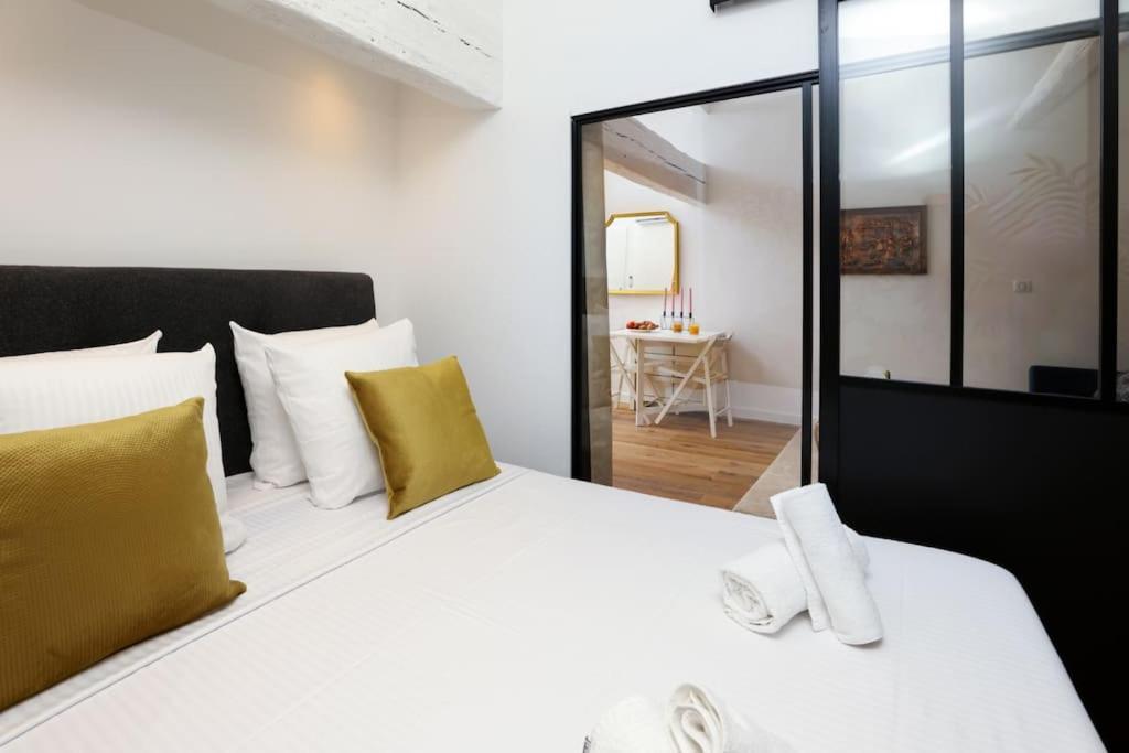 Le Palais D'Alienor - Parking Gratuit Apartment Каркасон Екстериор снимка